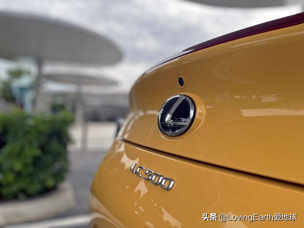 2021款雷克萨斯LC双门敞篷跑车：后排等于不用坐
