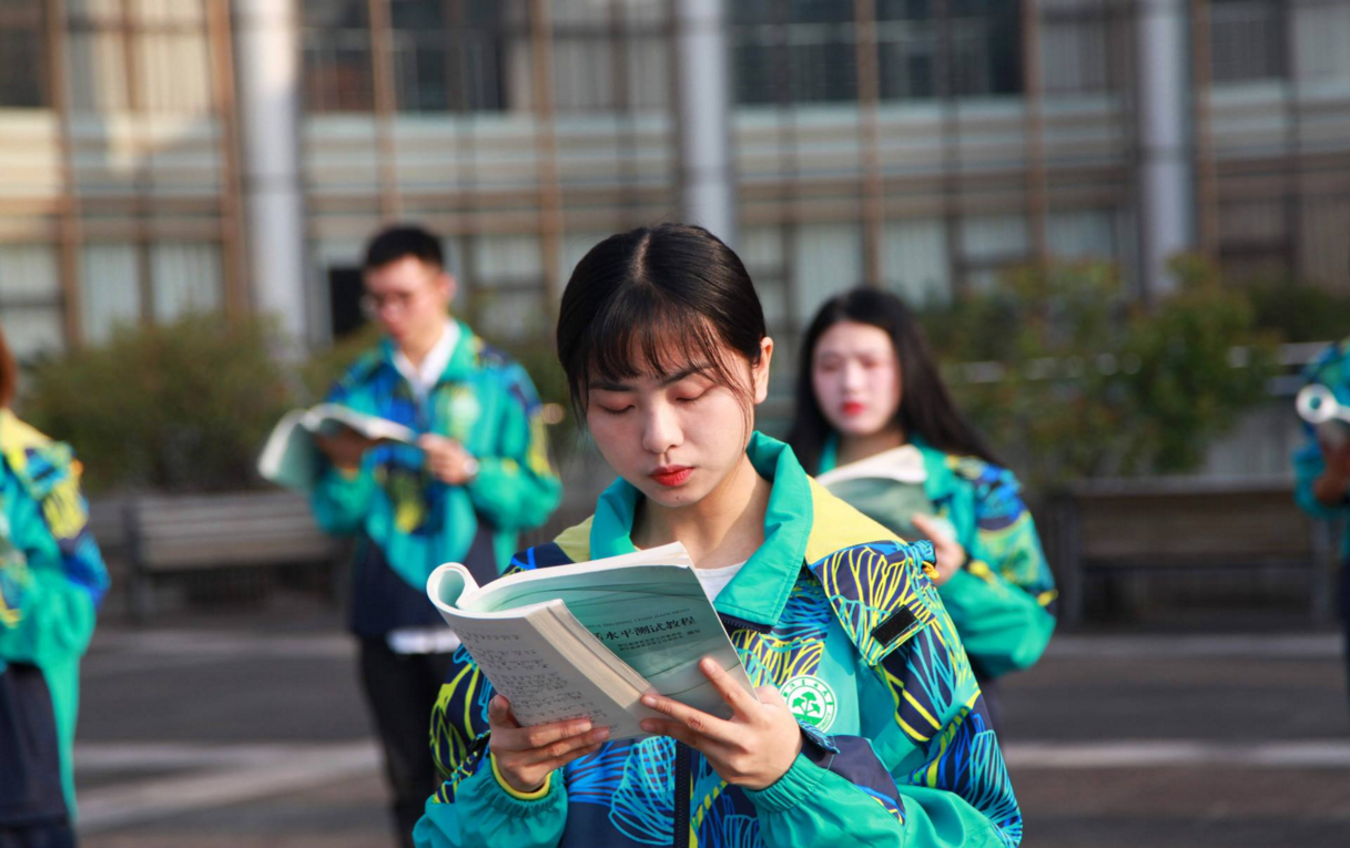 学生上大学，1个月1000生活费到底够不够，怎样能节省一点