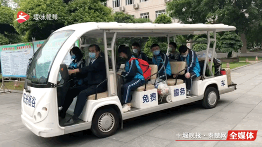 今天开学！刚刚在十堰这些学校拍下，这一幕等了太久