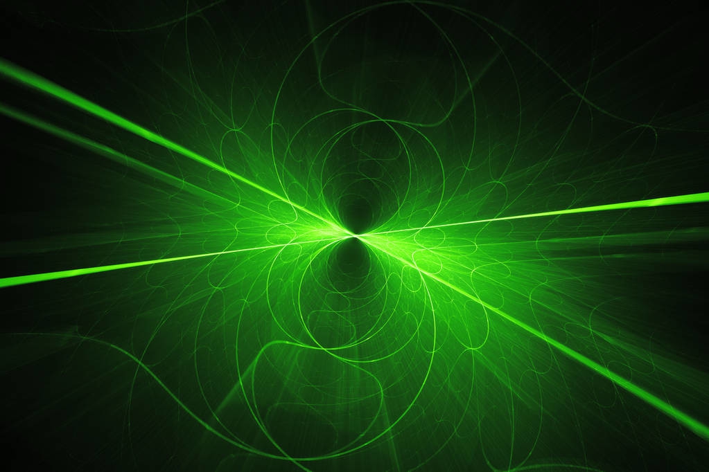激光是如何产生的，为何会有如此大的能量？