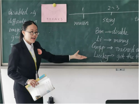 2所师范大学在二本招生，二本生也能当老师，缺点是位置有点远