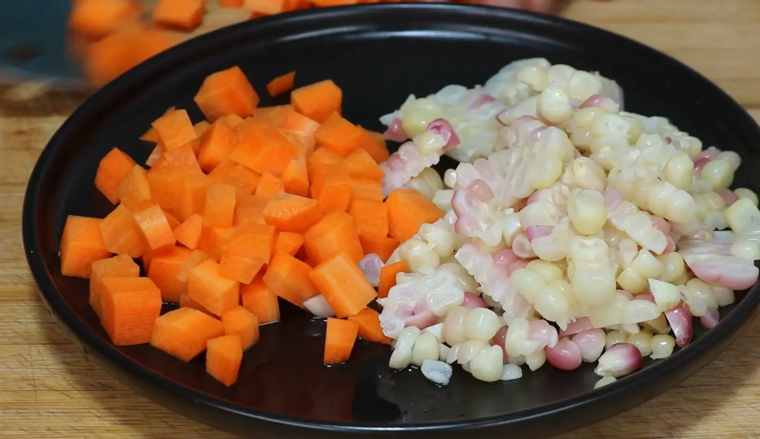 腊肠怎么做好吃又简单（腊肠焖饭最好吃的做法）