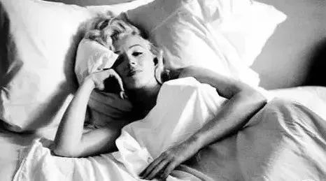 涂身体乳vs不涂身体乳，不仅皮肤差距大，原来“毛发”也跟着长