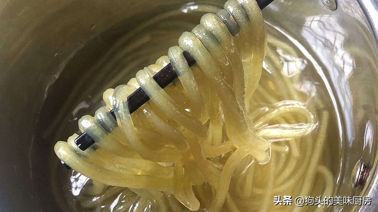 酸辣粉的家常做法,酸辣粉的家常做法步驟