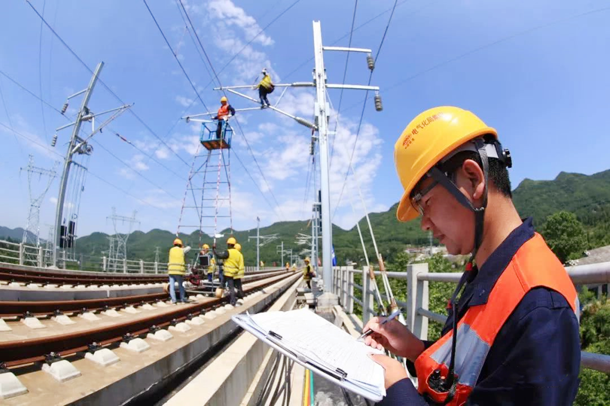 铁路类有啥好专业？有5个毕业就能拿“铁饭碗”，中等生很吃香