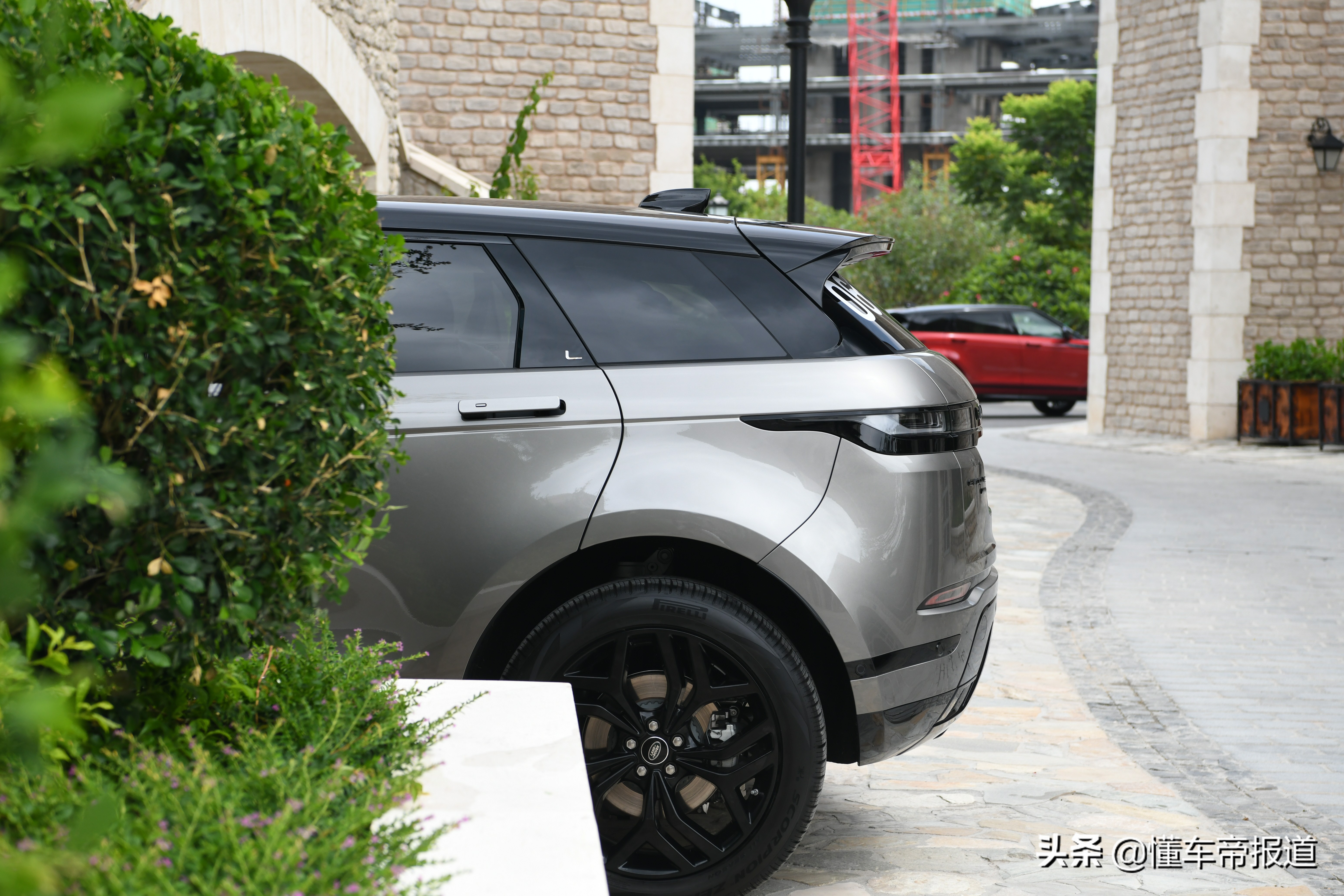 新车｜轴距加长能否扩大市场？试驾奇瑞捷豹路虎揽胜极光L