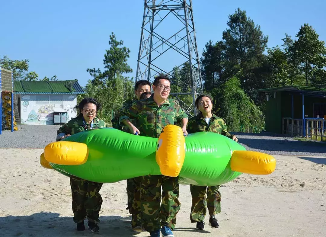 “青春飞扬 激情凝聚”——南川月星家居团建风采，活力无限