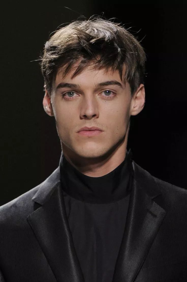 robbie wadge(英国男模时隔六年回归，30岁帅气依旧，外形条件无可挑剔)