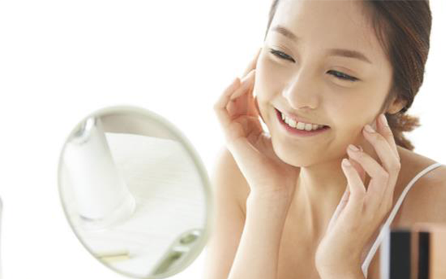 秋季又到使用乳液的季节了，要说乳液首推倩碧小黄油