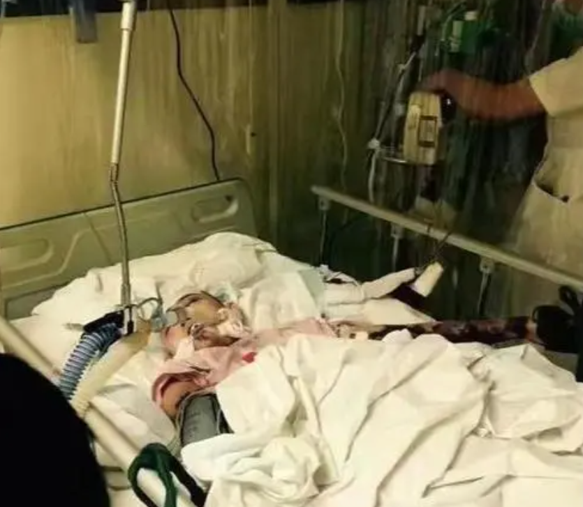 徐婷：全身溃烂医院离世，被8口家人吸血数年，死后姐姐蹭热度？