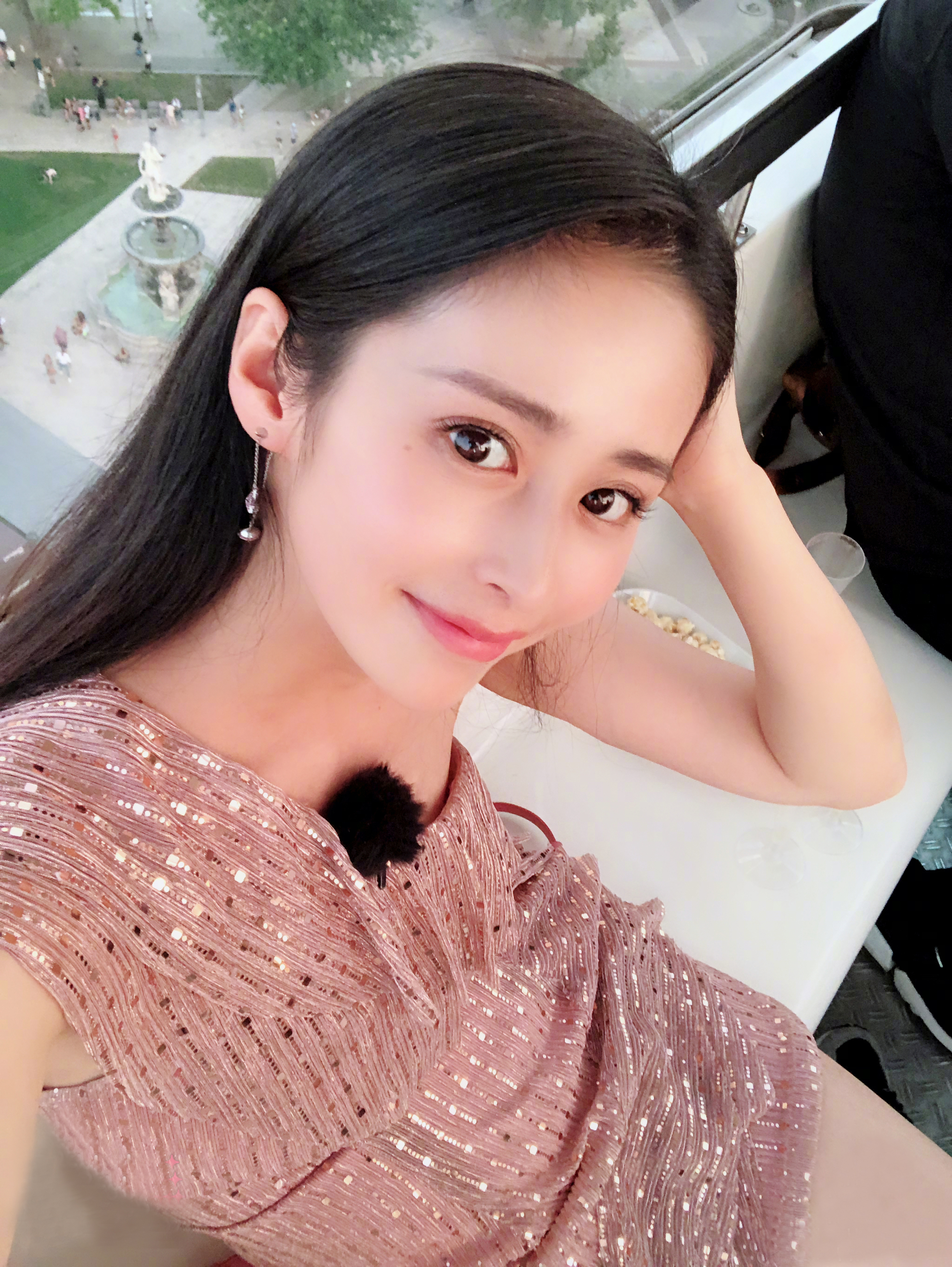 杂草女孩颖儿逆袭为女神，父母为了培养她差点离婚