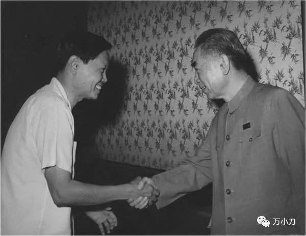 杨振宁35岁获诺奖，82岁娶娇妻，原配竟是抗日名将的千金