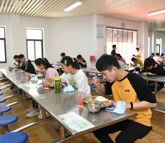 高考增加“身份限制”？5种学生不能参加高考，此外还有好消息