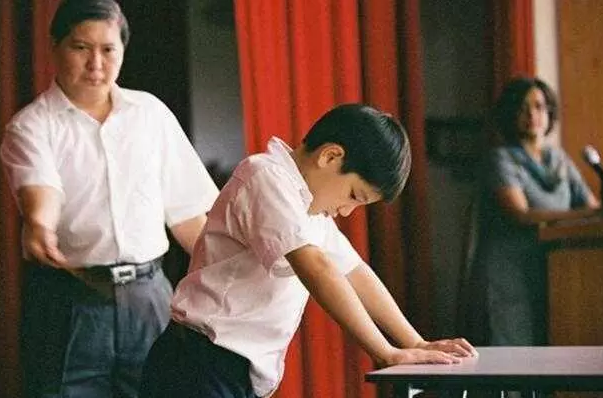 上网课第一天，藤条分分钟被抢空，有几种情况家长真的不能打孩子