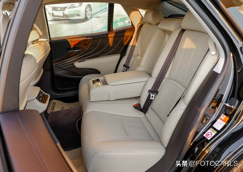 雷克萨斯LS350入门版实拍，售价80.8万起，卖的就是颜值和品质？