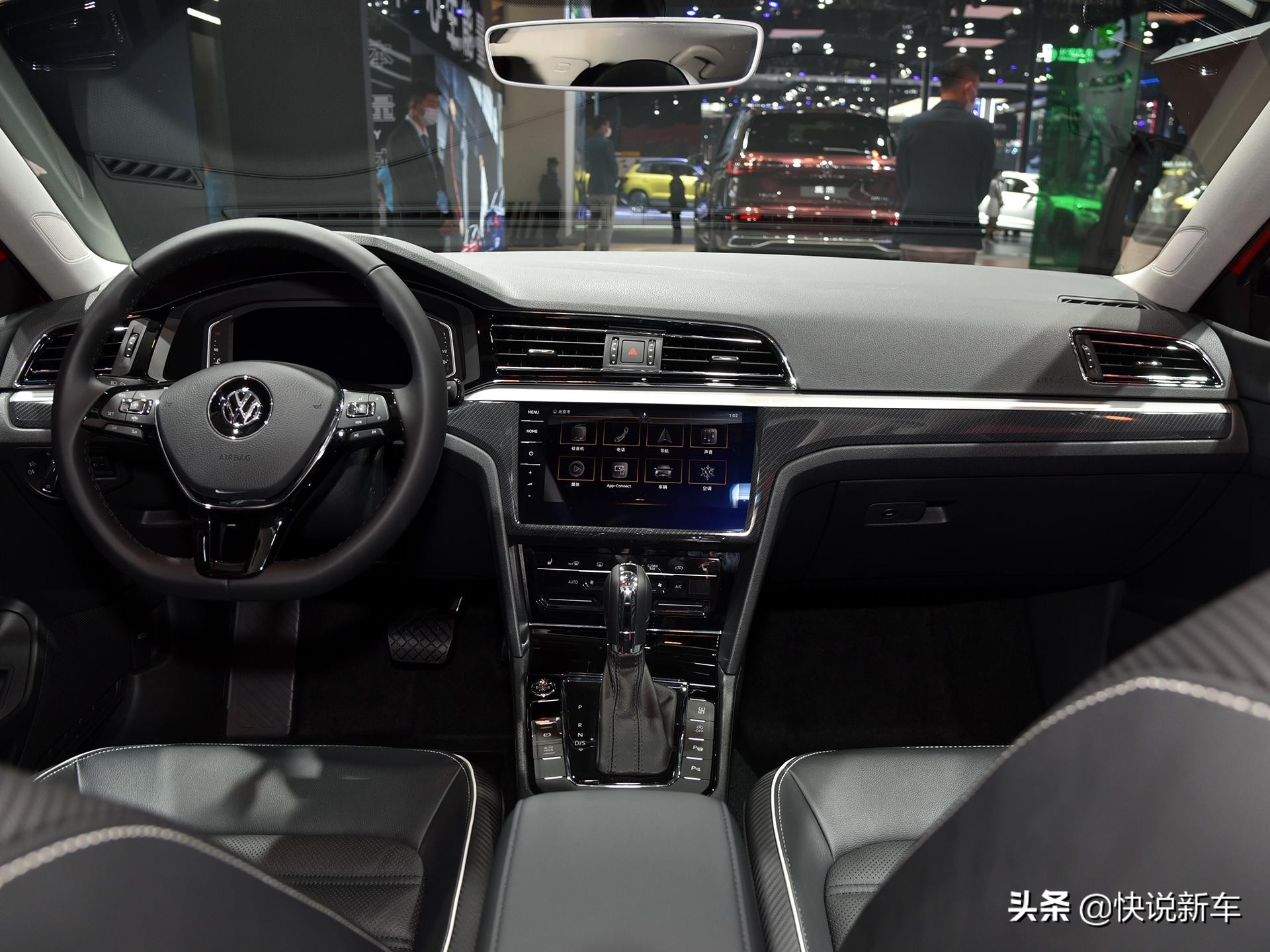 合资的紧凑型车，运动且实用，红色骚气，实拍凌渡