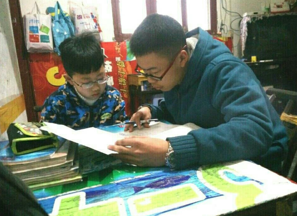 湖南一女大学生做家教，被家长要回4000元补课费，家长理由很荒谬