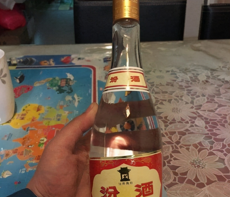 中国4款低价白酒，摆货架上“不起眼”，行家：都是纯粮食好酒