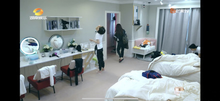 《乘风破浪的姐姐》宿舍曝光，这90%能看到明星，旅游追星不耽误