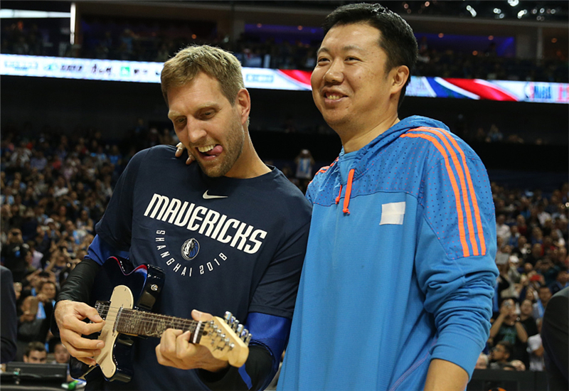 王治郅为什么不去nba(王治郅技术不亚于姚明，实力完胜阿联，为何最终却没能立足NBA？)