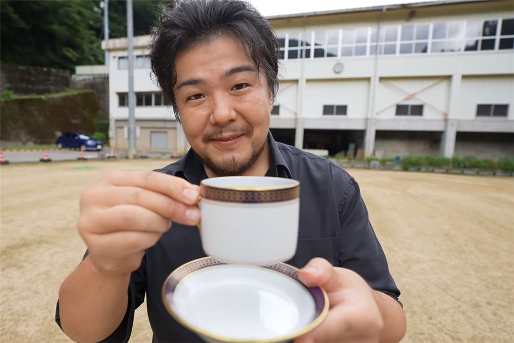 80后的他买下废弃学校，独居的日子一过就是7年，虽孤独却很自由