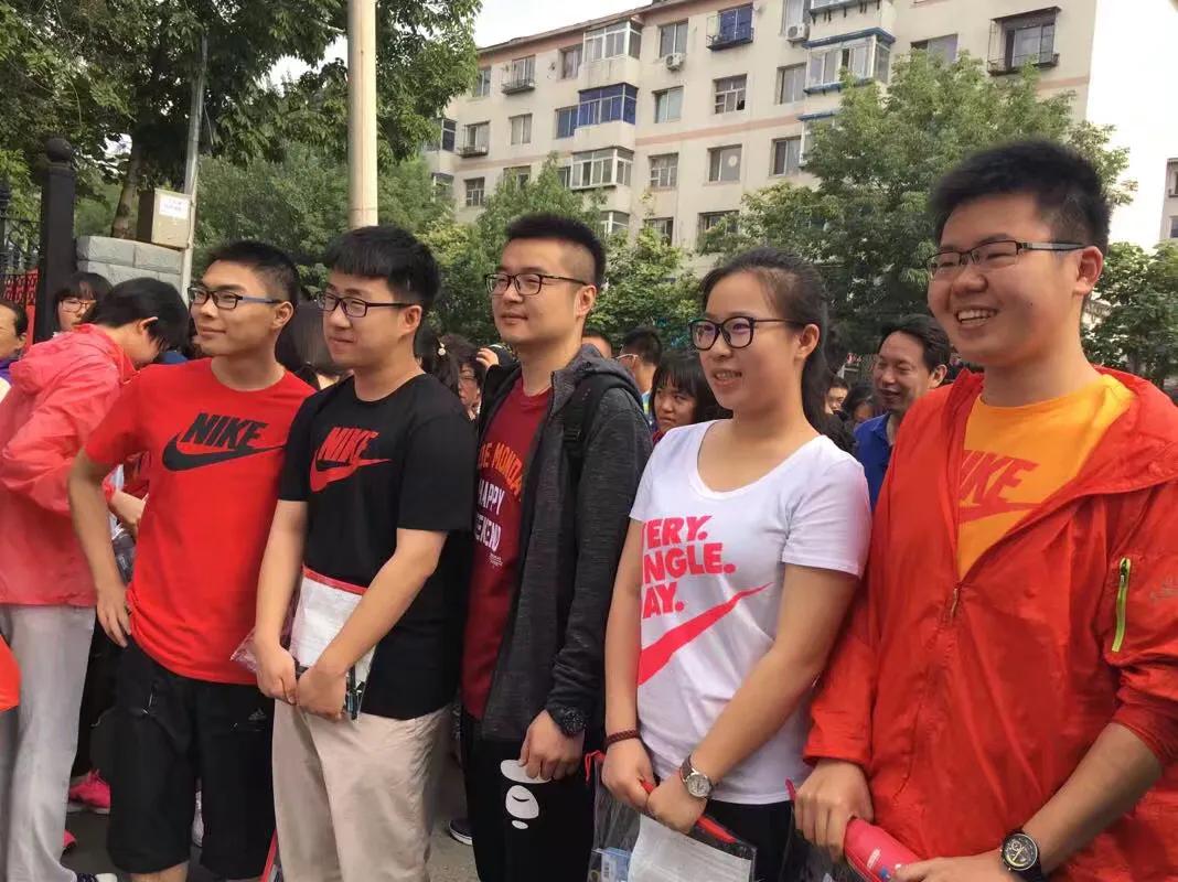 1990年，2017年两代人的高考