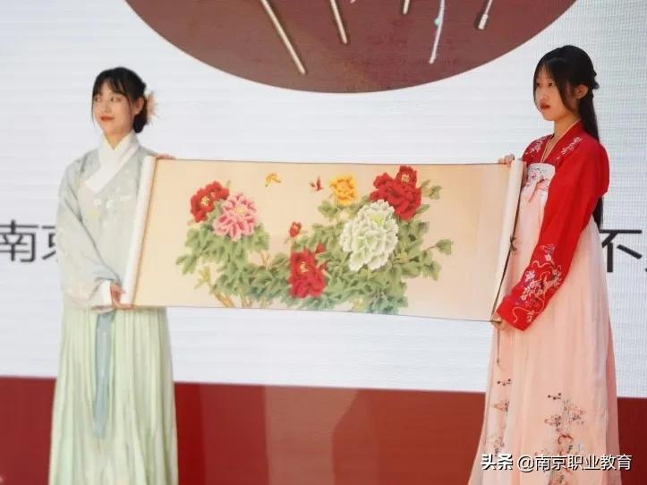 南京市莫愁中等专业学校举办“信仰百年 初心如一”庆祝中国共产党成立100周年专题活动