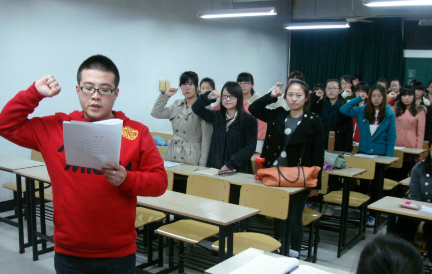 大学生入党好处多，可弊端却少有人知，想清楚再决定别等将来后悔