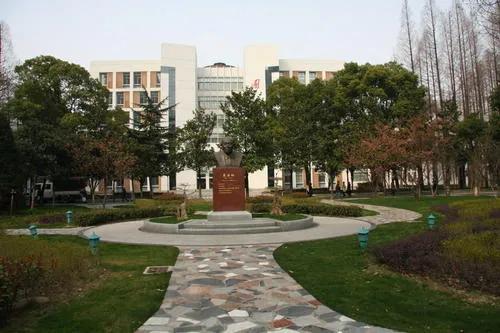 医学老八校各个实力雄厚，其中还有两所211，两所准211！