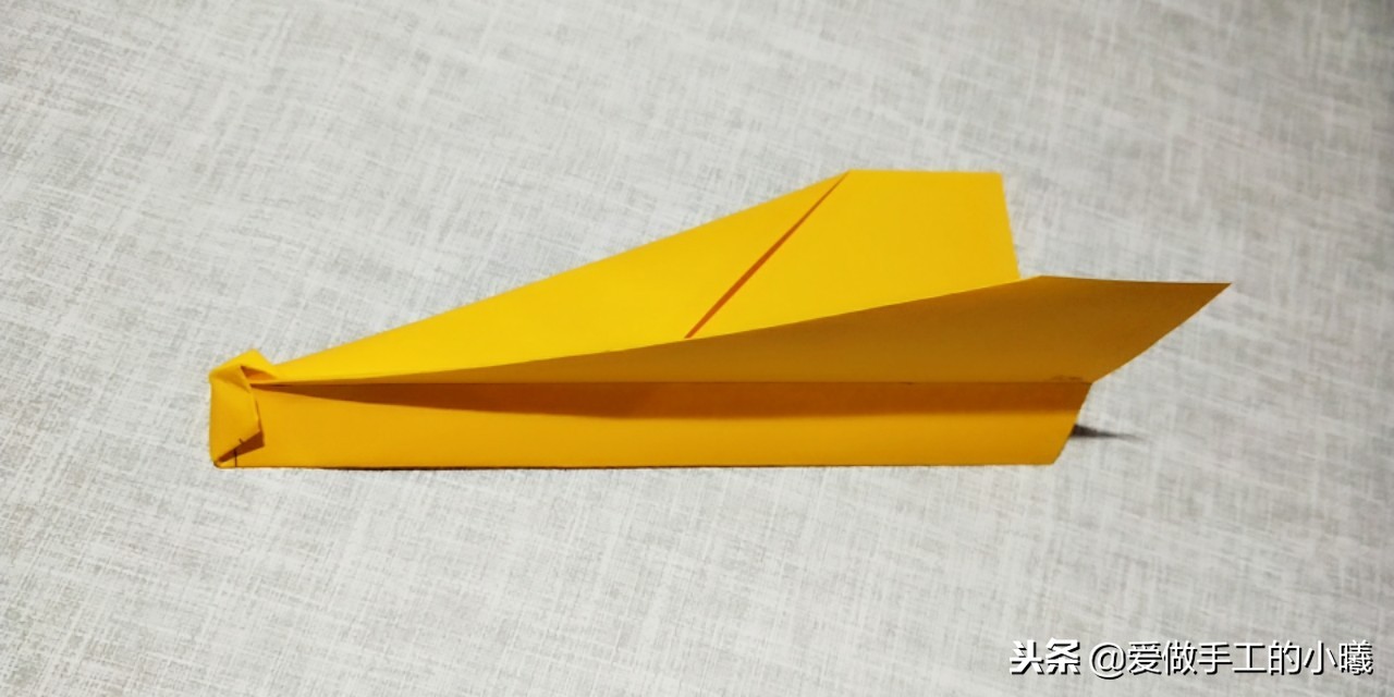折纸教程：一张A4纸就能完成的折纸飞机，飞行能力棒棒哒