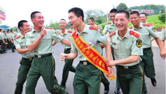 武警部队直招士官来了！和普通大学生参军不一样，直接授衔定级