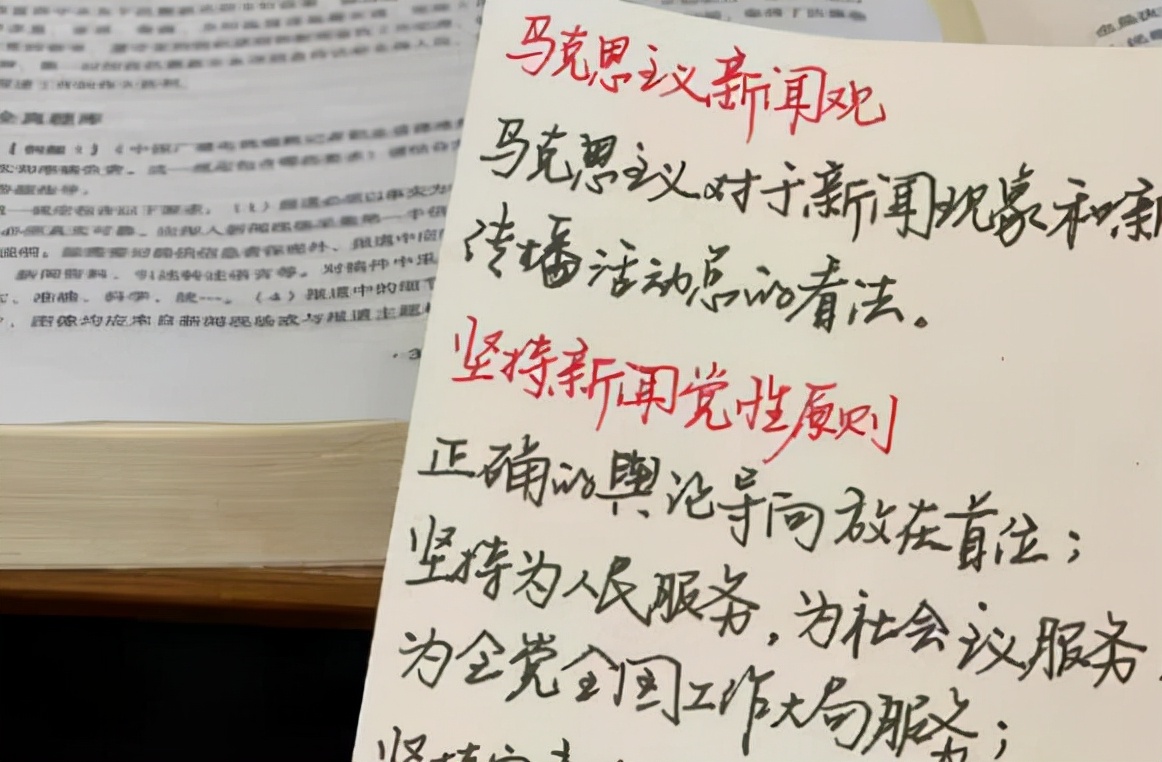 中传校花冯琳因领诵走红，不仅人长得漂亮，写的字体也备受欢迎