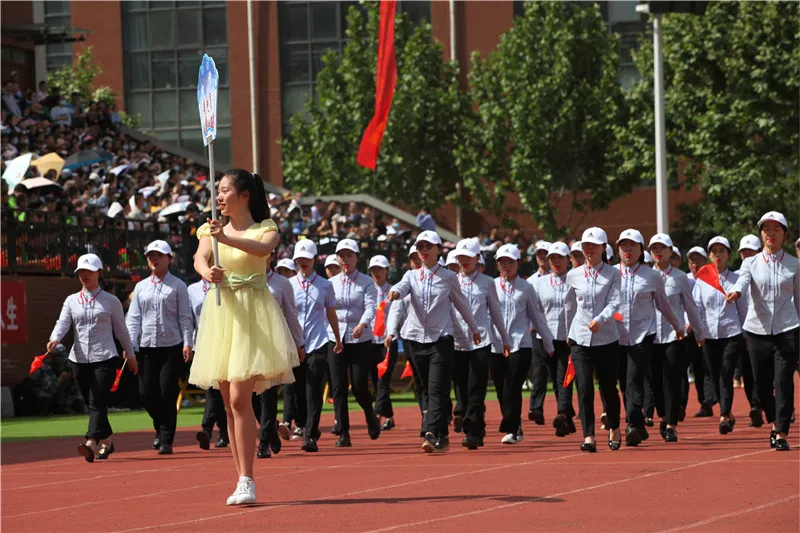 超燃运动盛会·震撼灞柳河畔！西安铁一中滨河第八届体育节暨田径运动会火热进行中……
