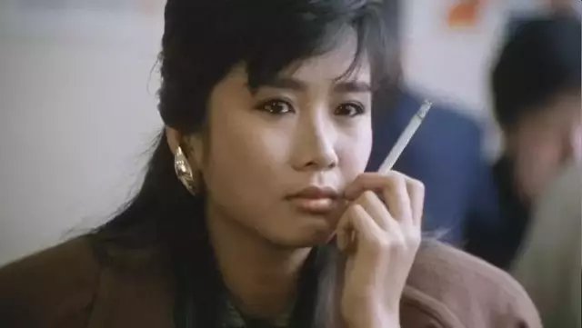 57岁“艳后”吴家丽：狠拒成龙又惨遭劈腿，情路坎坷为爱单身至今