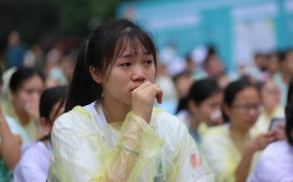 一年学费2.8万，还是民办二本，这样的大学值得去读吗？