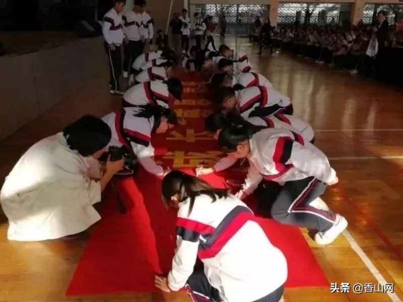 珠海一中彻底火了，全省第一