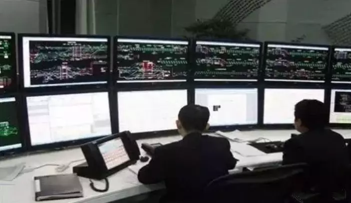 铁路在北票直招一批长期合同制：高铁乘务，铁路电工，铁路信号，火车司机等学员年龄17-25周岁，限招16名