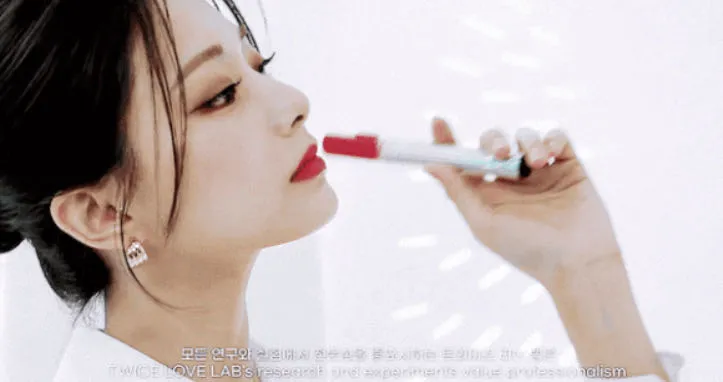 SOMI又被指模仿BLACKPINK风格;TWICE回归概念一成不变?