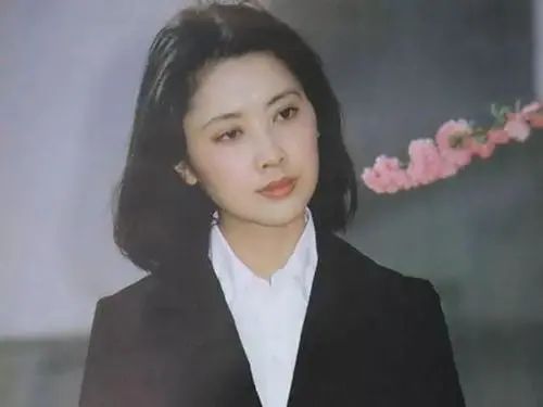 女演员名单(中国8大美人今昔颜值对比，有人整容颜垮，有人优雅老去，差距大)