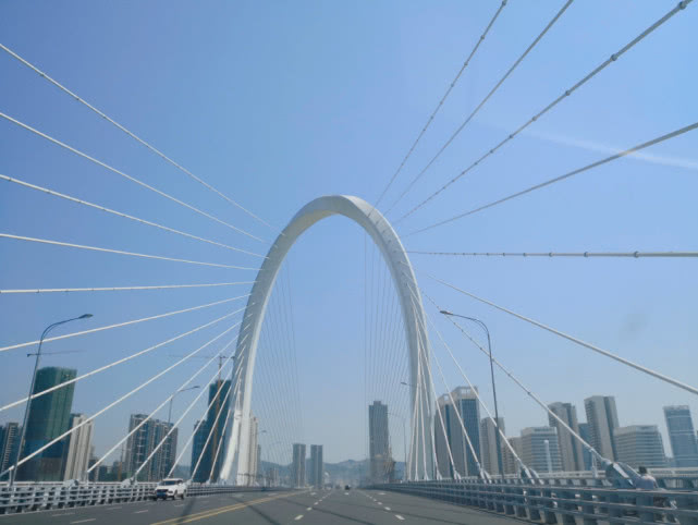 看过多年广西高考作文题 没想到2019年是副漫画 你怎么写？