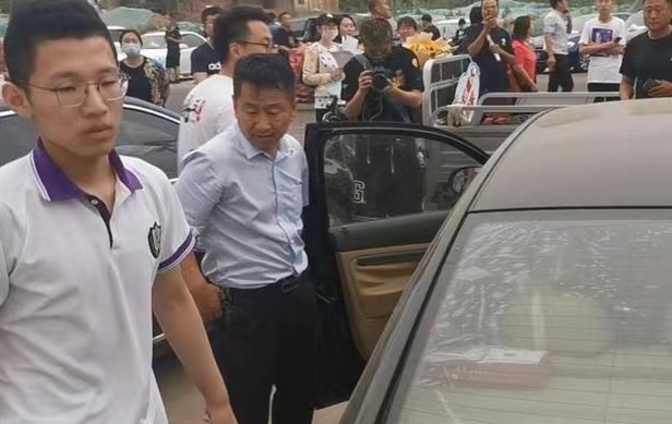 还记得“土猪”张锡峰吗？如今高考成绩如何？他拱到“白菜”了