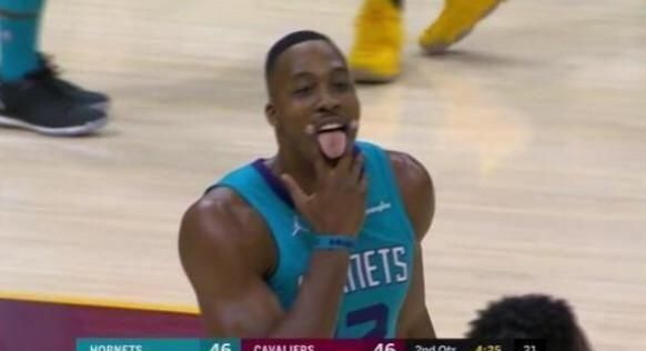 nba球员为什么不准摇手指(NBA被禁止的5个庆祝动作：韦德动作过于暴力，摇手指是巨星专利？)