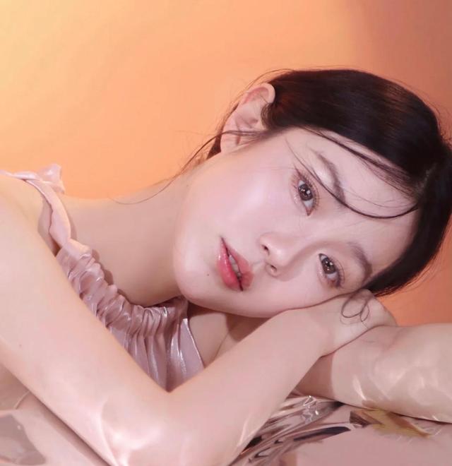 热门粉底液“优缺点”：阿玛尼氧化快，沁水遮瑕一般，DW最持久