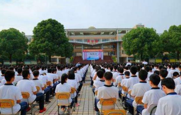 湖南一所县中学成为“黑马”，本科上线率98.8%，高考成绩很亮眼