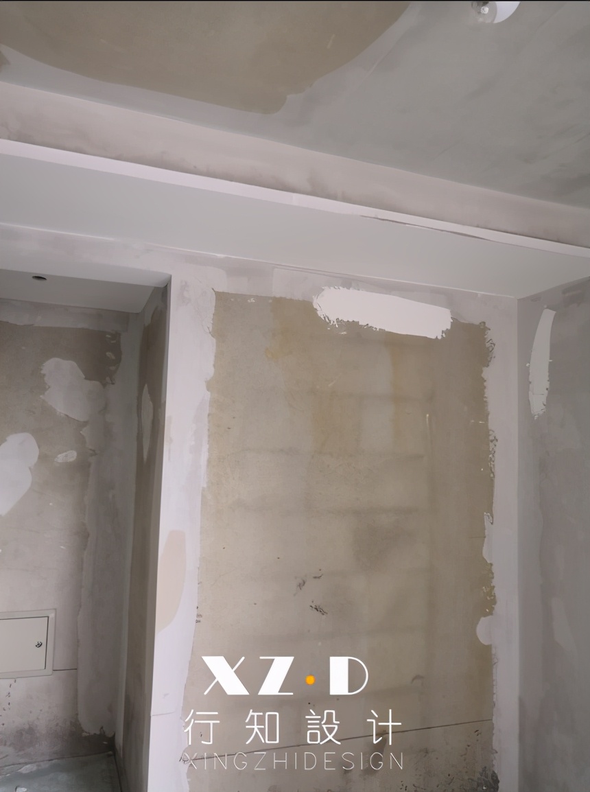 施工跟踪：电视墙暖咖色，其他墙面浅灰色，设计师不同阶段分享