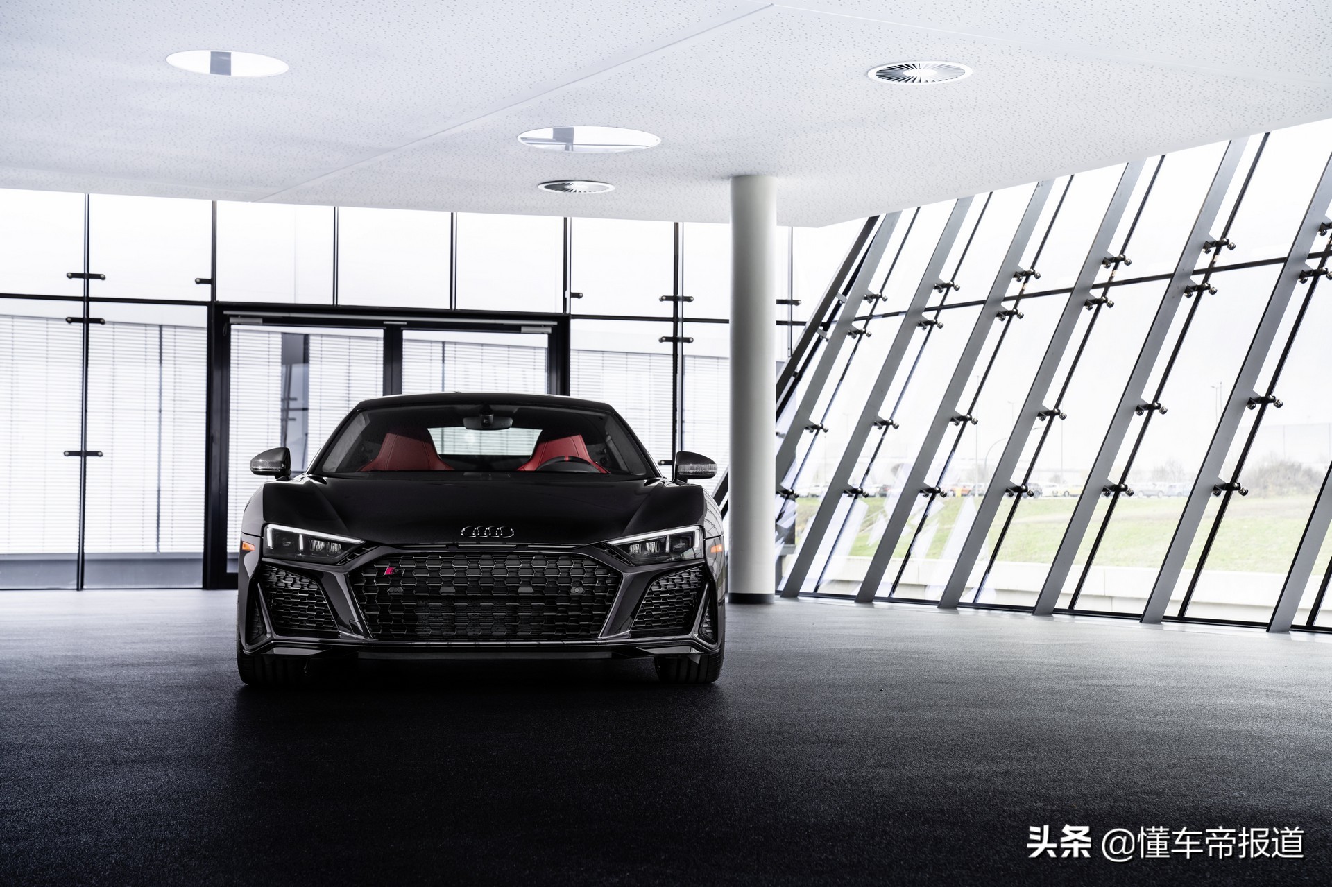 磨砂黑奥迪汽车