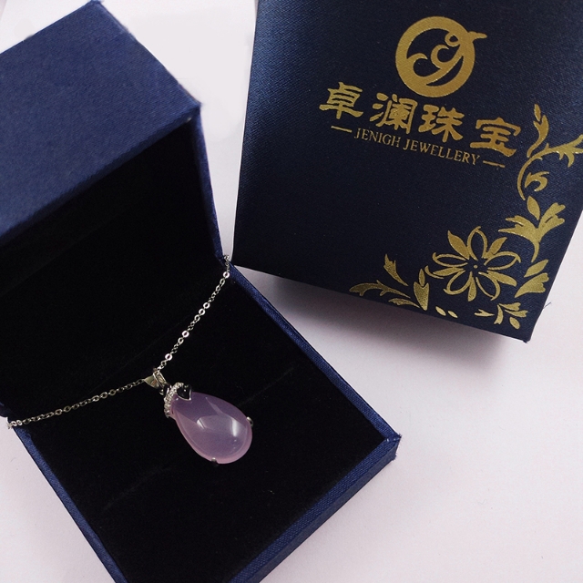 送妈妈什么首饰（送给妈妈的项链）