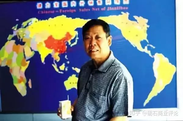 李玮锋打世界杯喝什么可乐(健力宝变味：他曾养活一座城市，最后却戴罪病逝)