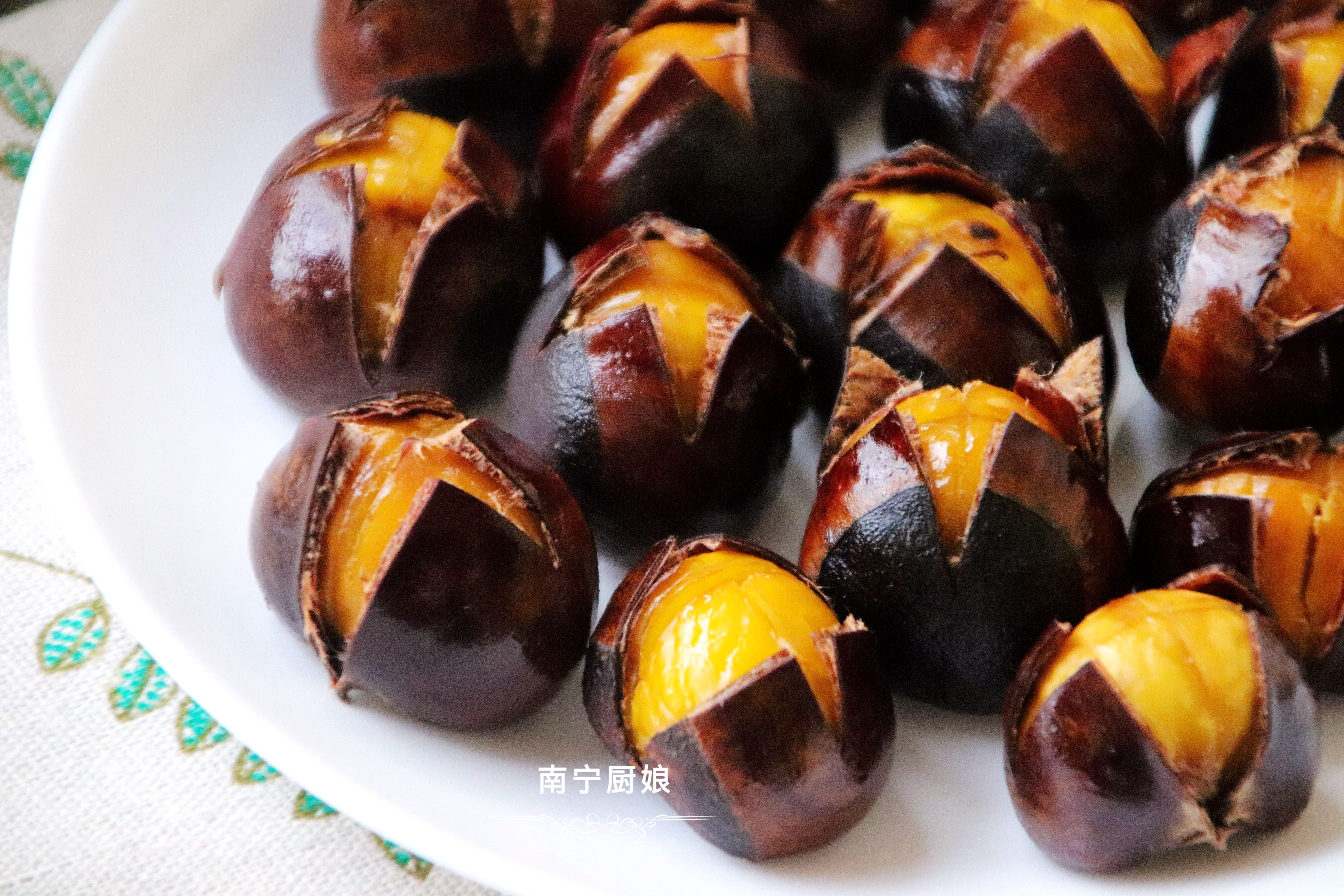 糖炒板栗原来做法这么简单，一个电饭锅就搞定，个个开花香甜粉糯