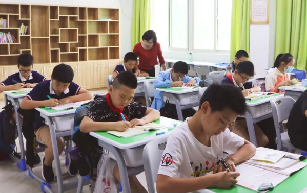 九年一贯制学校真的来了，小升初压力得到缓解，家长表示等到了